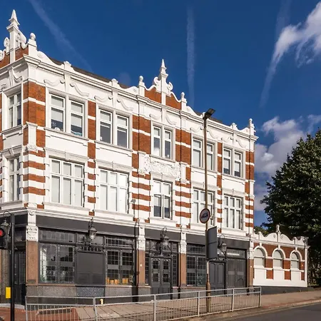 Modern City Living Studios At Antigallican In London Exterior photo
